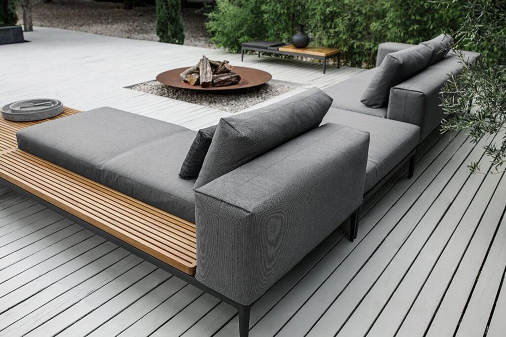 Gloster Grid Lounge – Rückansicht mit klarer Linienführung und modernem Outdoor-Design