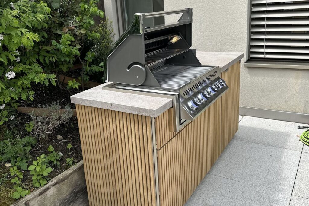 Napoleon Gasgrill aus Edelstahl für professionelles Grillen im Garten“