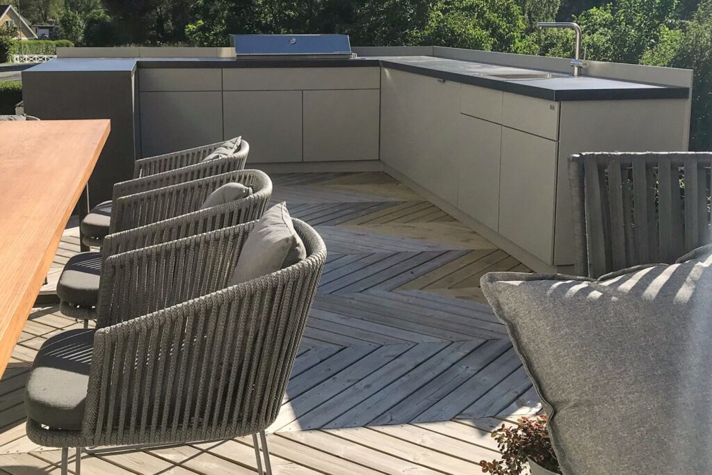 Cubic Outdoorküche – hochwertige modulare Outdoor-Küche mit kubischem Design für stilvolle Außenbereiche